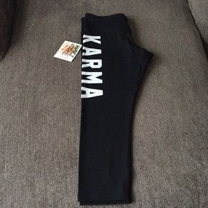 Spiritual Gangster Cropped Leggings